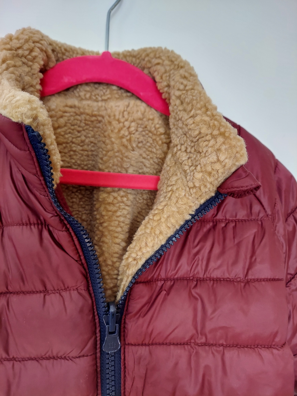 Boys Burgundy Reversible Puffer Jacket/Coat with Sherpa Lining. Size 5T